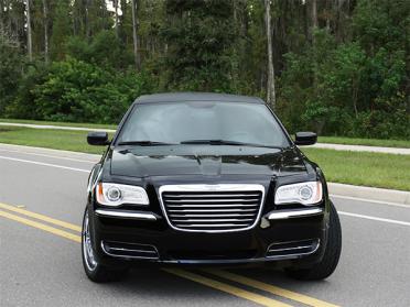 Bradenton Black Chrysler 300 Limo 